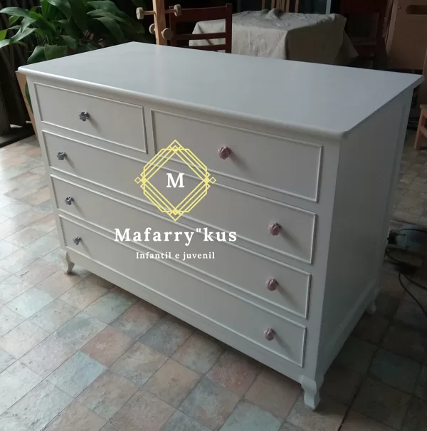 Cómoda ,para decorar e arrumar as suas roupinhas